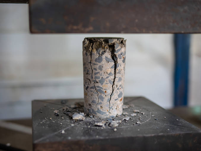 Testing the strength of a concrete sample
